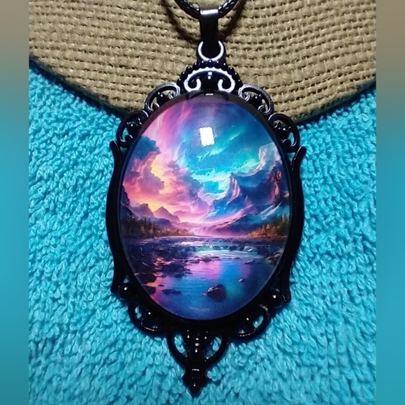 Black cabochon necklace large pendant aurora borealis ignore reflection in pics. - Picture 4 of 4